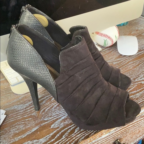 Barely Worn Fergalicious suede faux snake booties - Picture 6 of 6